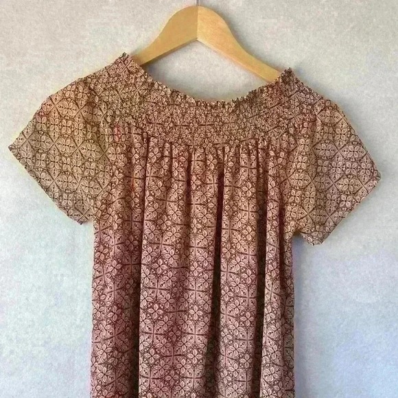 En Creme Red White Abstract Smocked Collar Flowy Sleeve Blouse Size Small - Picture 10 of 14